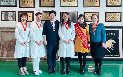 祝贺：内蒙古自治区人民医院石向荣等人被授予三八红旗手标兵！