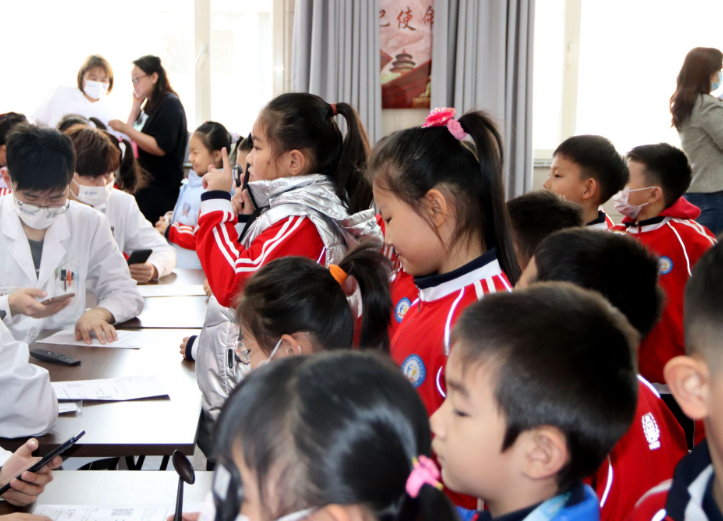 “彩虹行动”为5万中小学生免费视力检查