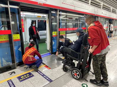用心贴心暖心   乘客为呼和浩特地铁无障碍接续服务点赞   