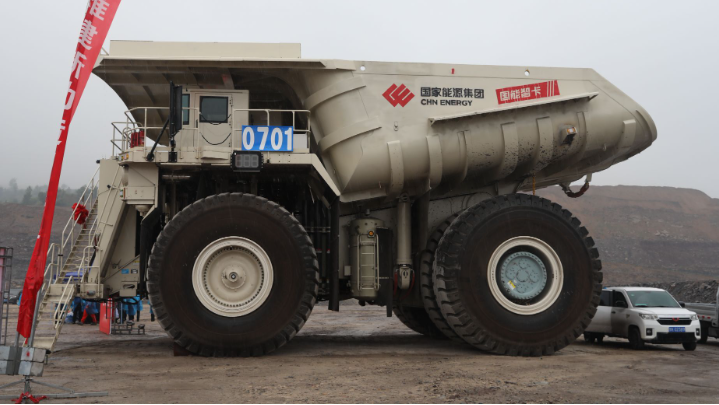 骄傲！300吨级国产化矿用自卸卡车下线