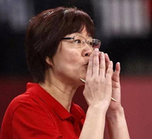 呼和浩特市一中女排获“郎平杯”亚军