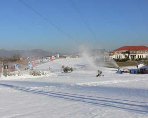乌兰察布赛区凉城滑雪场开始造雪