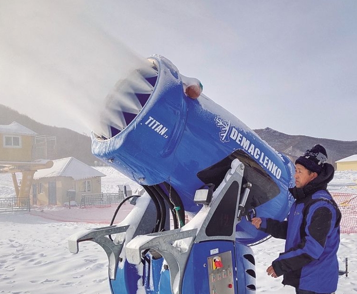 扎兰屯赛区全面开启造雪作业