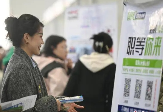 线上线下提供就业岗位2.6万余个 2024年内蒙古首场青年就业招聘会举行