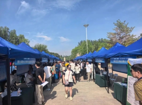 内蒙古举办专场招聘会为受灾群众供岗3805个