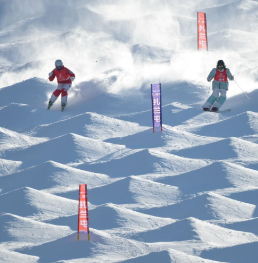 全国自由式滑雪雪上技巧冠军赛在扎兰屯开赛